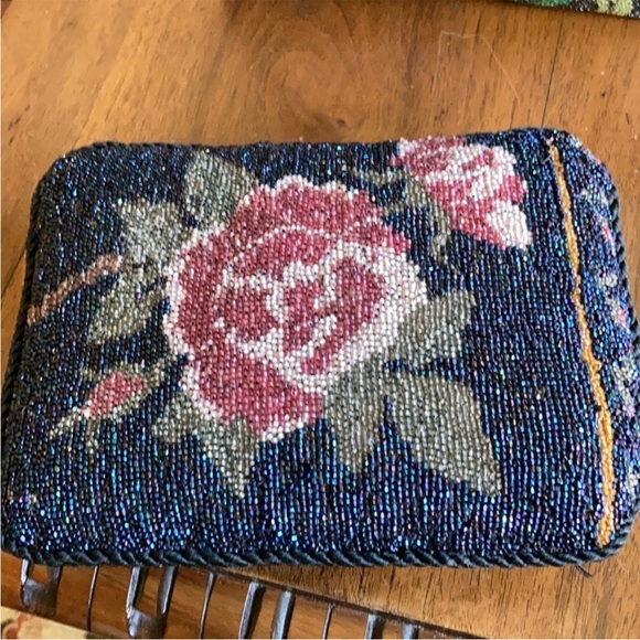 2 Stunning vintage handmade beaded pillows - Picture 12 of 12